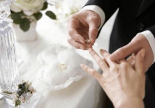 <b> 西安婚外情调查取证：精神出轨离婚怎么判</b>